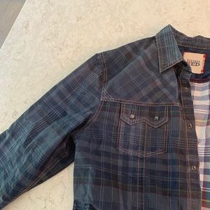 Men’s XL button up shirt. Great, unique details.